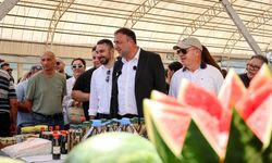 TDP heyeti Girne’de pazar esnafını ziyaret etti