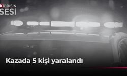 Geçitkale’de minibüs servi ağaçlarına çarptı