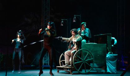 “Dracula – Bir Dehşet Komedisi” Girne Amfi Tiyatro’da sahnelendi