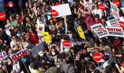 Dünya ifade özgürlüğü kuruluşları Türkiye'yi protestolarda iletişim kısıtlamasına son vermeye çağırdı