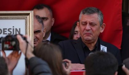 “Hikaye burada bitti” dedi, konuşmakta zorlandı: Özel’den Durbay’a duygusal veda