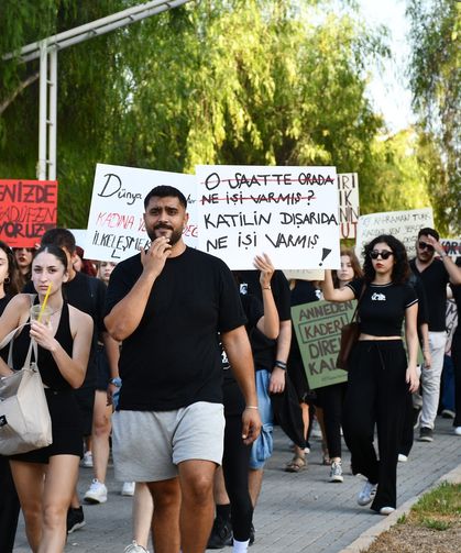 DAÜ’lüler kadına yönelik şiddetin son bulması için yürüdü