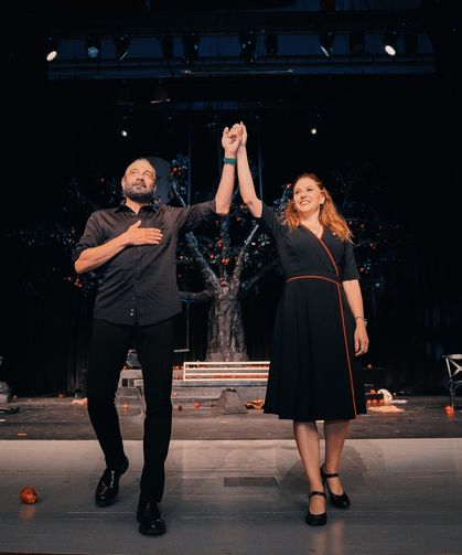 Kıbrıs Tiyatro Festivali kapsamında “Aşk Biter mi?” oyunu KÜKOM’da sahnelendi