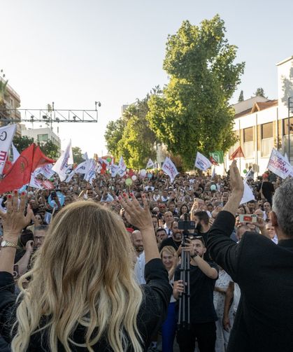 Lefkoşa’da binler, Tufan Erhürman’la “Yeni Dönem” için yürüdü!