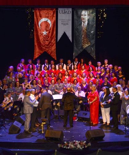 DAB Altın Kalpler Korosu, Bursa’da sahne aldı