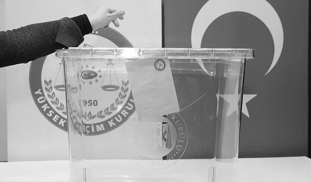 Türkiye yerel yöneticileri seçmek için sandık başında