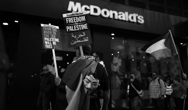 McDonald's, boykot üzerine İsrail'deki restonanlarını geri satın almaya karar verdi