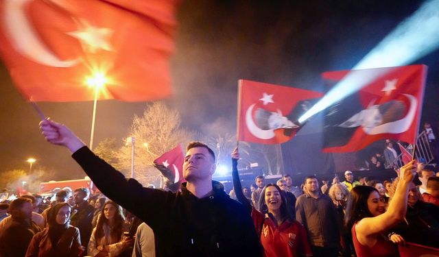 AKP tarihi yenilgisini aldı, CHP tarih yazdı