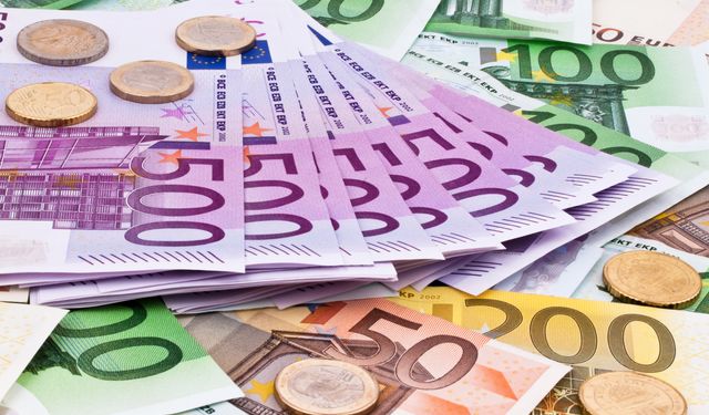 Dolar 34,27, euro 37,80, İngiliz Sterlini 45 TL’den işlem görüyor