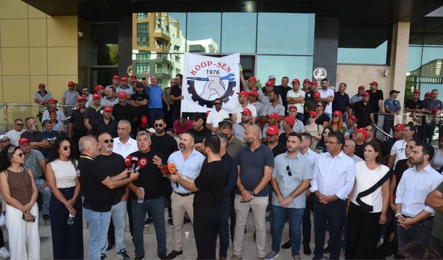 KOOP-SEN’den KOOPBANK Genel Müdürlüğü önünde eylem: “Ekonomik kuruluşlar, siyasi akılla yönetilemez”