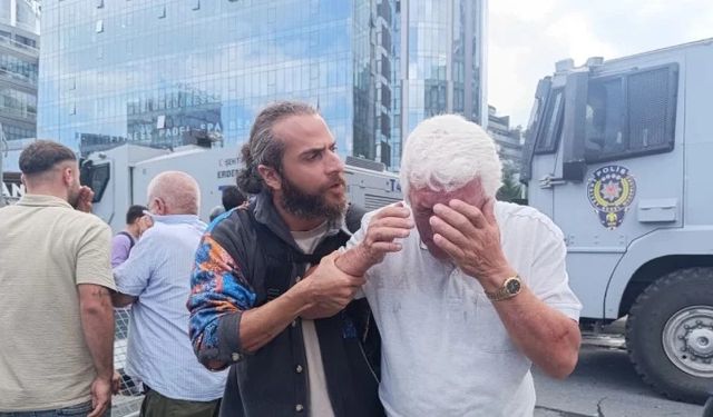 CHP İstanbul İl Başkanlığı'nda biber gazlı müdahale: En az 10 gözaltı