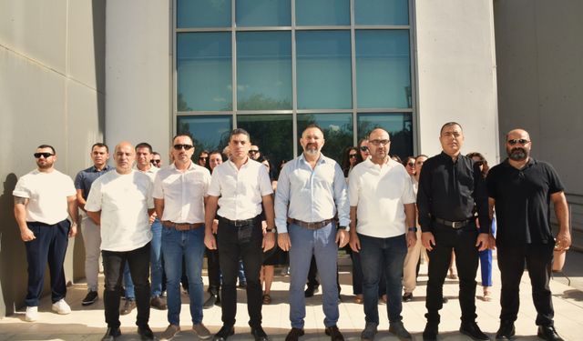Dört sendika, Ticaret Dairesi’nde yaşanan sıkıntılar nedeniyle basın açıklaması yaptı