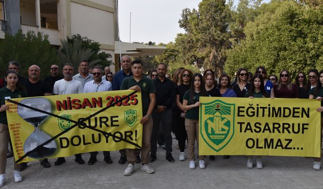 NKL Okul Aile Birliği, okul binası önünde basın açıklaması yaptı