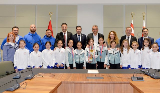 Cumhurbaşkanı Tufan Erhürman, Jimnastik Federasyonu sporcuları ile bir araya geldi