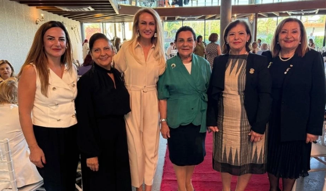 Nilden Bektaş Erhürman, Cumhuriyet Defilesi’ne katıldı: Geliri Çocuk Onkoloji Bölümü’ne bağışlanacak