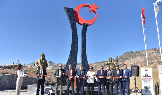 Sarı Çizmeli Mehmet Ağa Anıtı açıldı