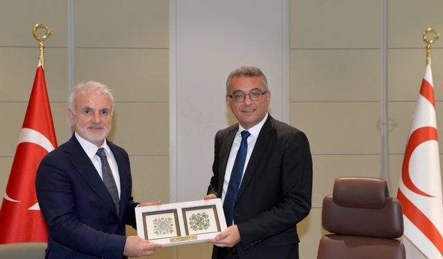 Cumhurbaşkanı Erhürman, TBMM Futbol Takımı heyetini kabul etti