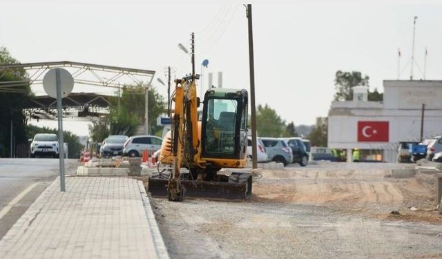 Metehan’da üçüncü şerit için çalışmalar Rum basınına da yansıdı: Buldozerler ara bölgeye giriyor