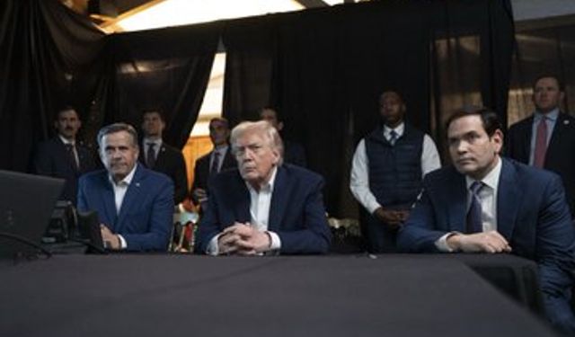 Trump: Maduro'yla eşi yakalanarak Venezuela dışına çıkarıldı