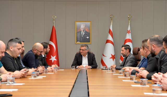 Cumhurbaşkanı Erhürman, Hemşireler ve Ebeler Birliği ile Hemşireler ve Ebeler Sendikası'nı kabul etti