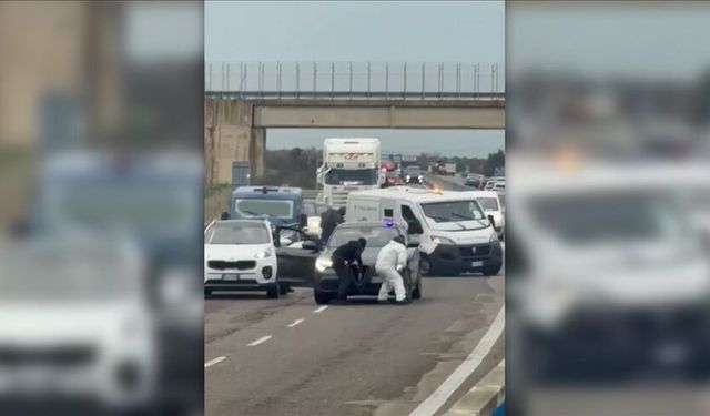 İtalya'da zırhlı para nakil aracına düzenlenen soygun girişiminde çatışma çıktı