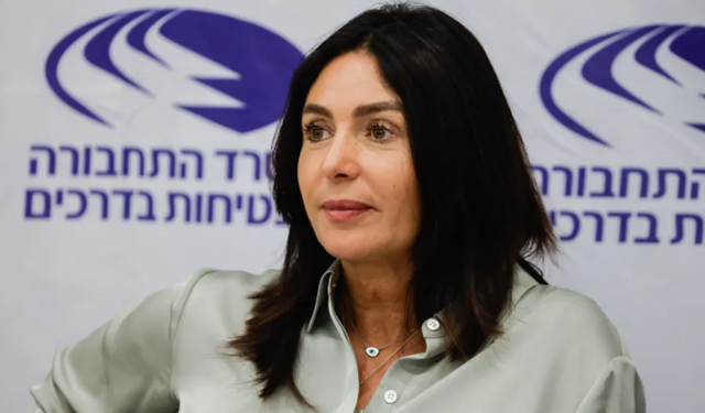 İsrail'in Kıbrıs Cumhuriyeti vatandaşlarını tahliyesi Filistin destekçisi mürettebatın itirazına takıldı