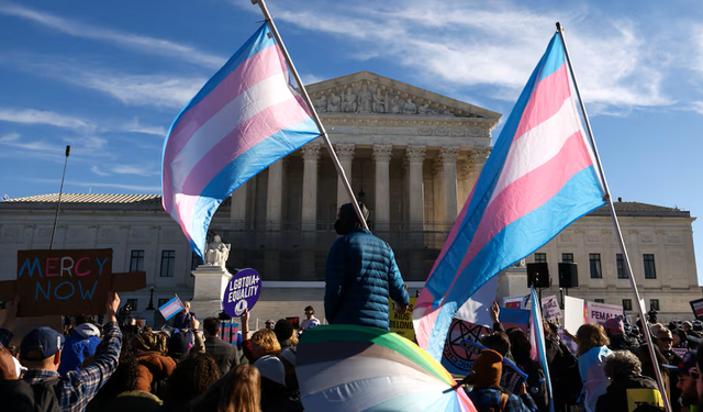 ABD Yüksek Mahkemesi, Kaliforniya’daki transgender öğrenciler için gizlilik korumalarını engelledi