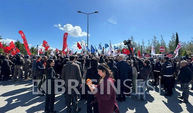 Sendikalar Meclise yürüdü, polis barikatı aşıldı