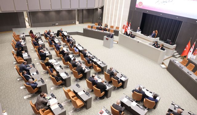 Cumhuriyet Meclisi’nde gerilim tırmandı: muhalefet salonu terk etti