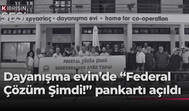 Birleşik Kıbrıs- İki Toplumlu Barış İnsiyatifi Dayanışma Evi önünde pankart açtı