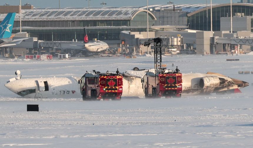 Delta Havayolları’na ait uçak Toronto’da iniş sırasında ters döndü: 18 yaralı