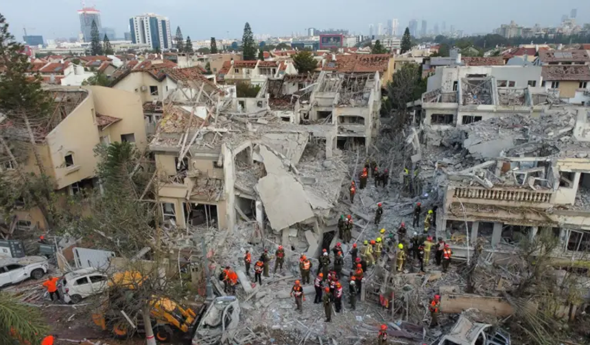 İsrail ve İran arasında saldırılar gece devam etti, Tel Aviv ve Kudüs'te patlamalar