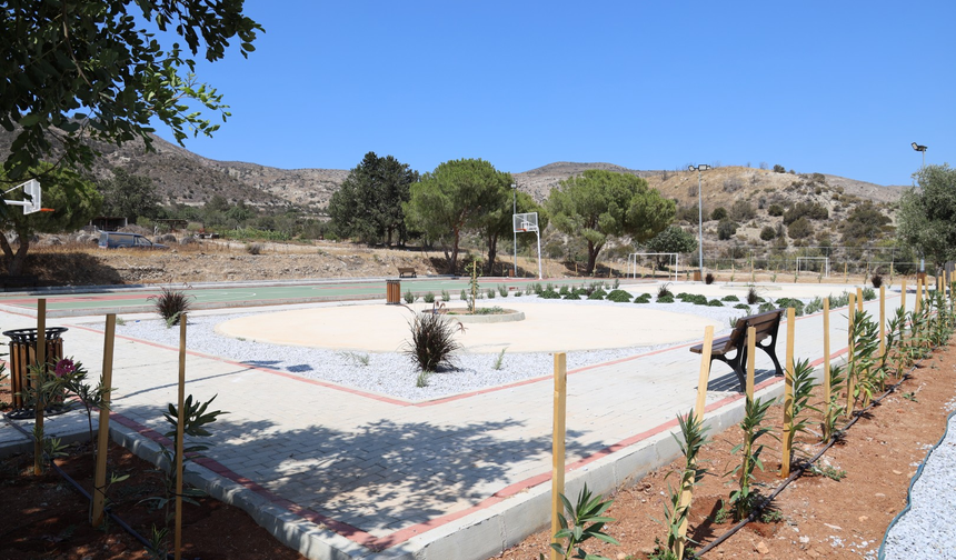İskele Belediyesi’nden Ağıllar köyüne çok amaçlı sosyal ve spor alanı