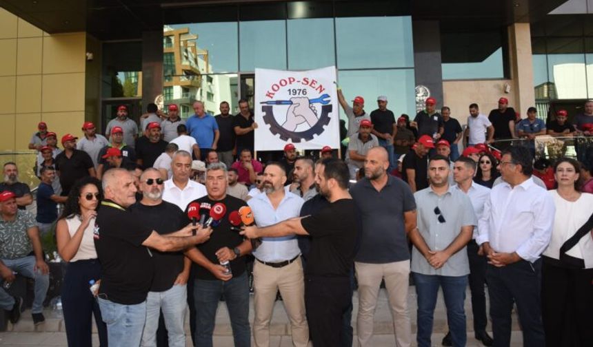 Maaşlar, hayat pahalılığı da eklenerek ödeniyor