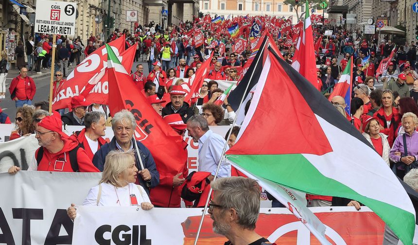 İtalya'da işçiler, hükümetin ekonomi politikalarını protesto etti