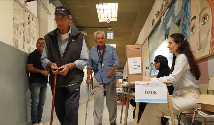 Arjantin'de halk, parlamento seçimleri için sandık başına gidecek