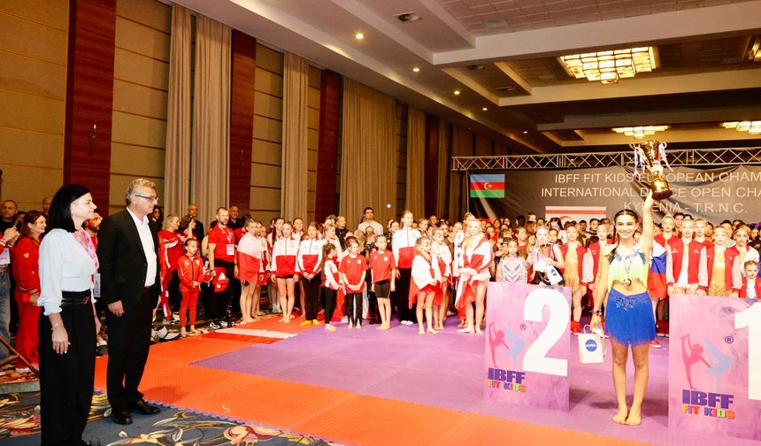 Cumhurbaşkanı Erhürman, IBFF FIT Kids Avrupa Şampiyonası’nda ödülleri takdim etti