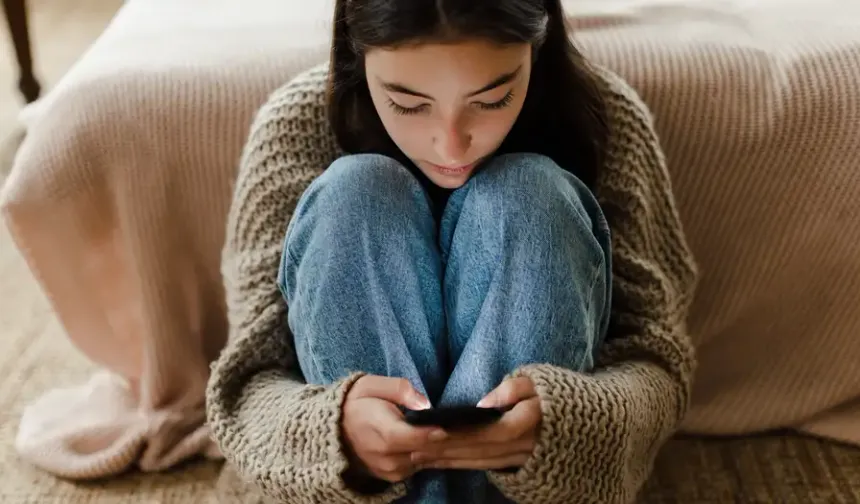 İspanya da 16 yaş altına sosyal medyayı yasaklıyor