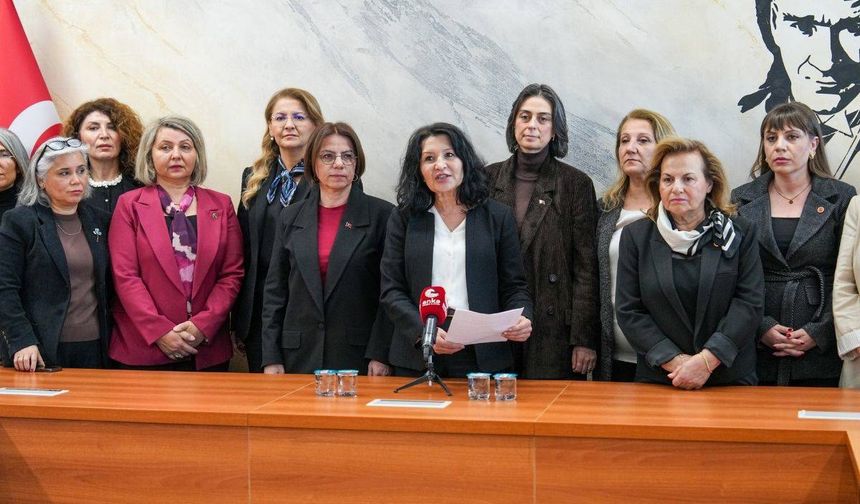 CHP’li kadınlardan "itibar suikastine" tepki: Ailelere dokunmayı bırakın
