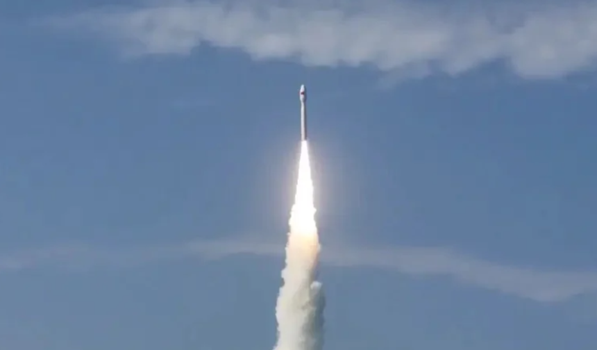 Pakistan, dünya gözlem uydusu EO-2'nin başarılı şekilde uzaya fırlatıldığını bildirdi