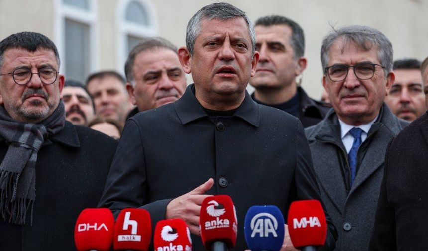 Özel’den Erdoğan’a çağrı: Deprem konutlarının parasını istemeyin, senetleri yırtın