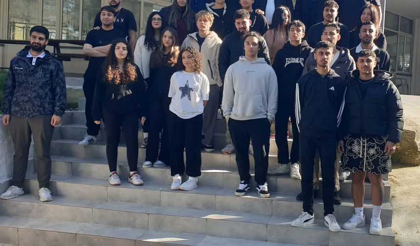 Ataoğlu, Demokrat Parti Lefkoşa Gençlik Kolları’nın kampını ziyaret etti