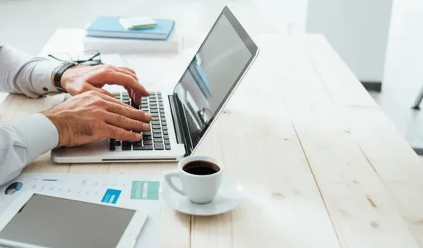 İspanya'da kamunun haftalık çalışma saati 37,5'ten 35'e indirildi