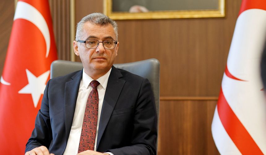 Erhürman: Mesleklerini  büyük bir özveriyle icra eden tüm hekimlerimizin, sağlık çalışanlarımızın Tıp Bayramı'nı yürekte