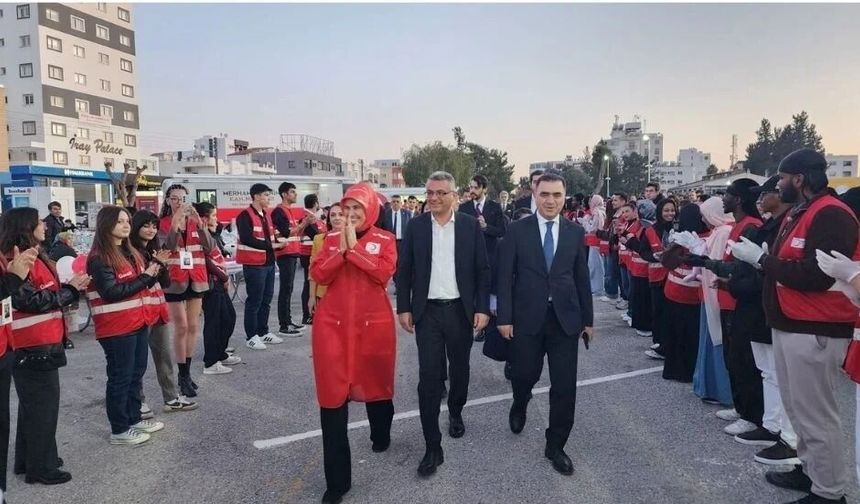 Cumhurbaşkanı Tufan Erhürman Kızılay İftar Sofrasında vatandaşlarla buluştu