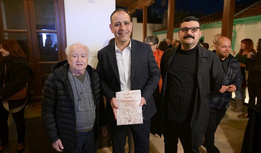 Kadir Kaba’nın “Kıbrıs’ta Fotoğrafçılığın Yüzyılı” Kitap Tanıtımı  Arabahmet Kültür Evi’nde Yapıldı