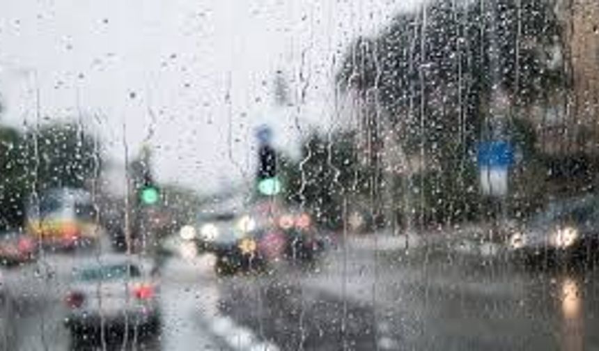 SAĞANAK YAĞIŞ ULAŞIMI ZORLAŞTIRDI