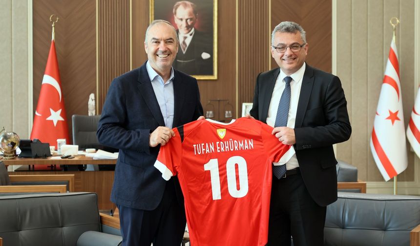 Cumhurbaşkanı Tufan Erhürman, KTFF başkanı ve yönetim kurulu üyelerini kabul etti