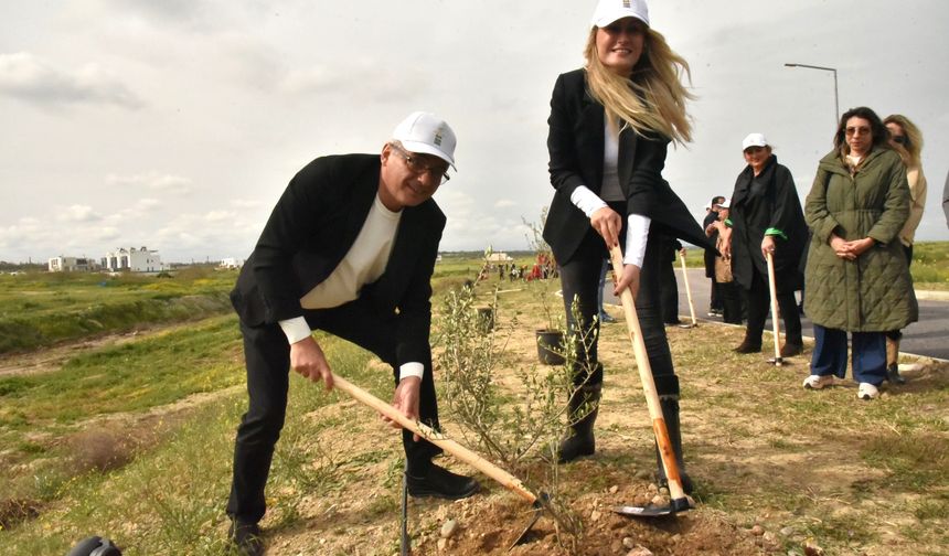 “Yeniden Yeşil Kıbrıs” etkinliğiyle ülke genelinde eş zamanlı fidan dikimi gerçekleştirildi...14 bin fidan dikiliyor