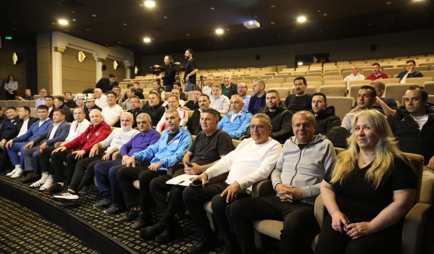 KKTC, Türk Dünyası Parlamentolar Arası Futbol Turnuvası’nda sahaya çıkıyor